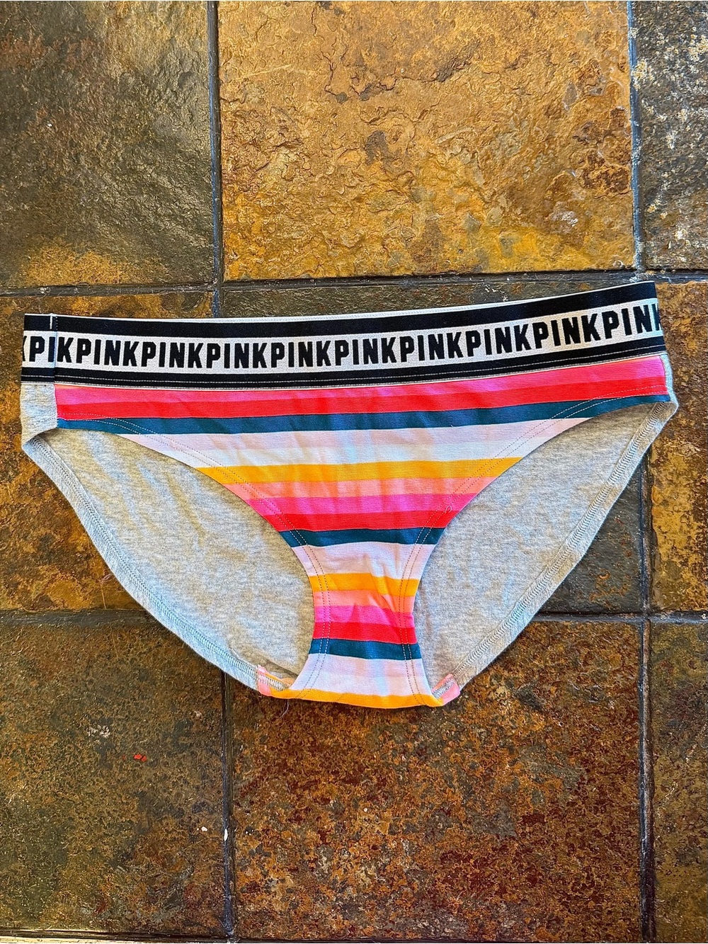 Victoria's Secret PINK Heather Gray Tag Detail - Picture 2 of 9